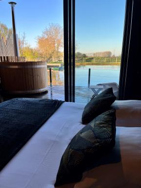 Le Domaine - So Chic